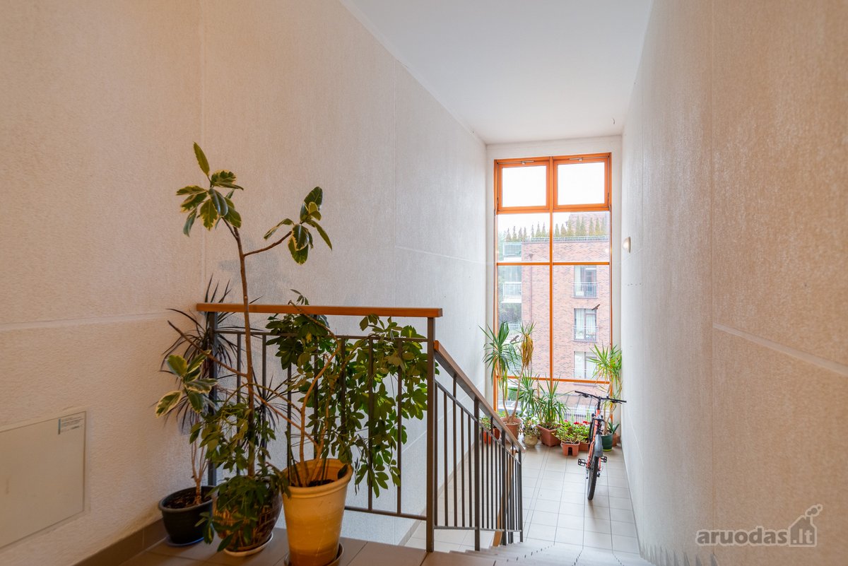 Stilingas 3 kambarių butas su terasa šalia - nuotraukos Nr. 26