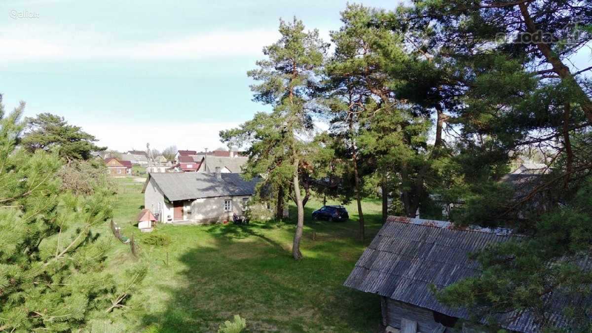 Parduodamas gyvenamasis namas ir žemės