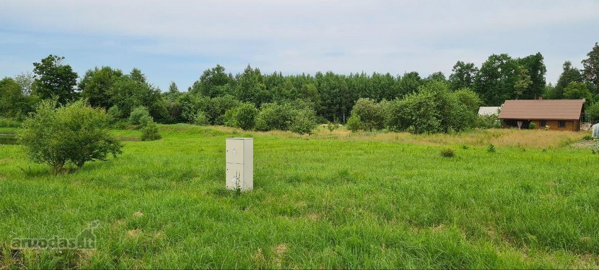 Yra grezinys, vanduo, pravesta elektra, salia