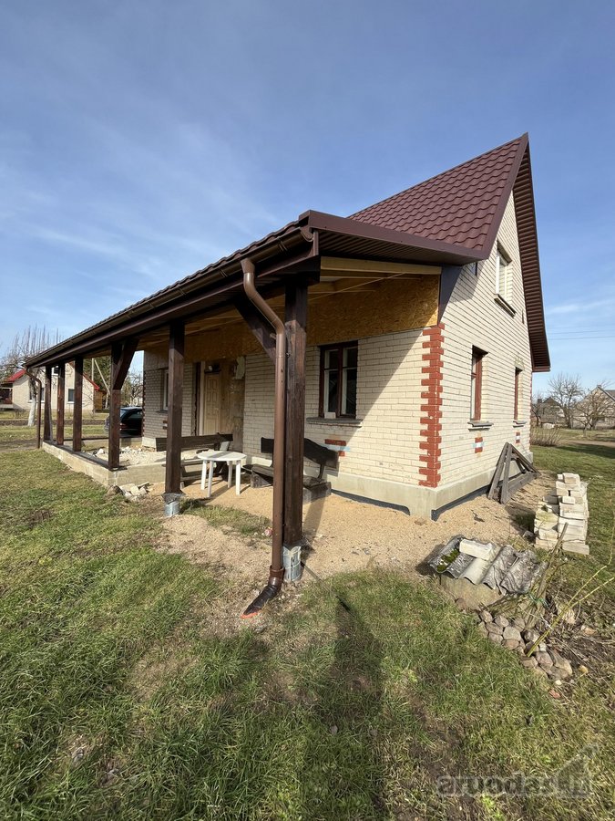 Parduodamas erdvus dviejų aukštų namas - nuotraukos Nr. 2