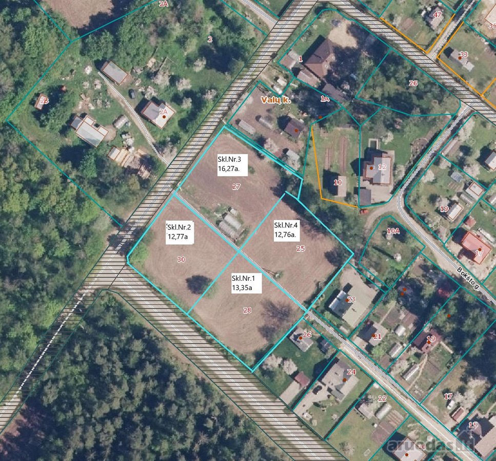 Parduodami namų valdos sklypai.