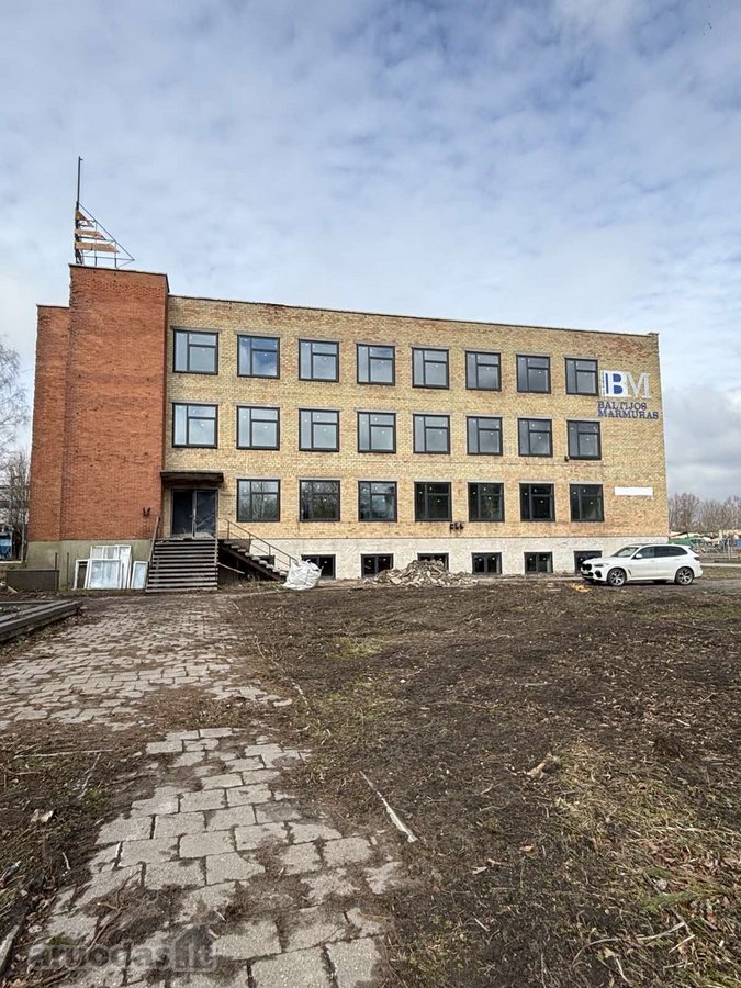 Parduodamos patalpos renovuojamame pastate