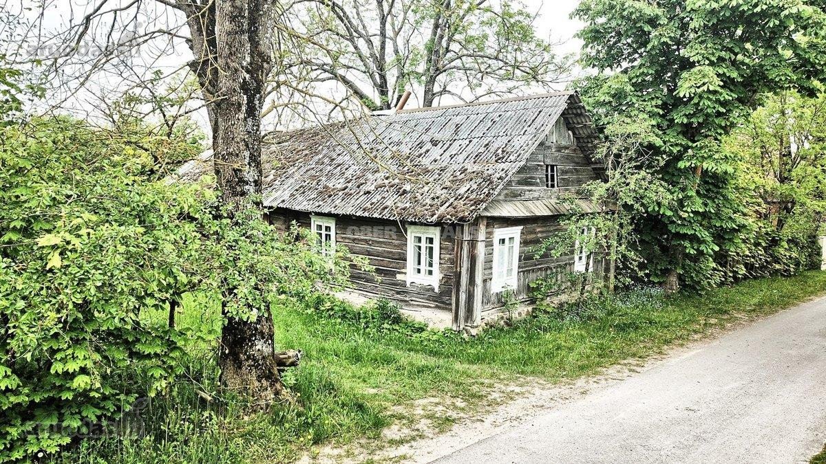 Namas randasi viduryje kaimo,apsuptas - nuotraukos Nr. 16