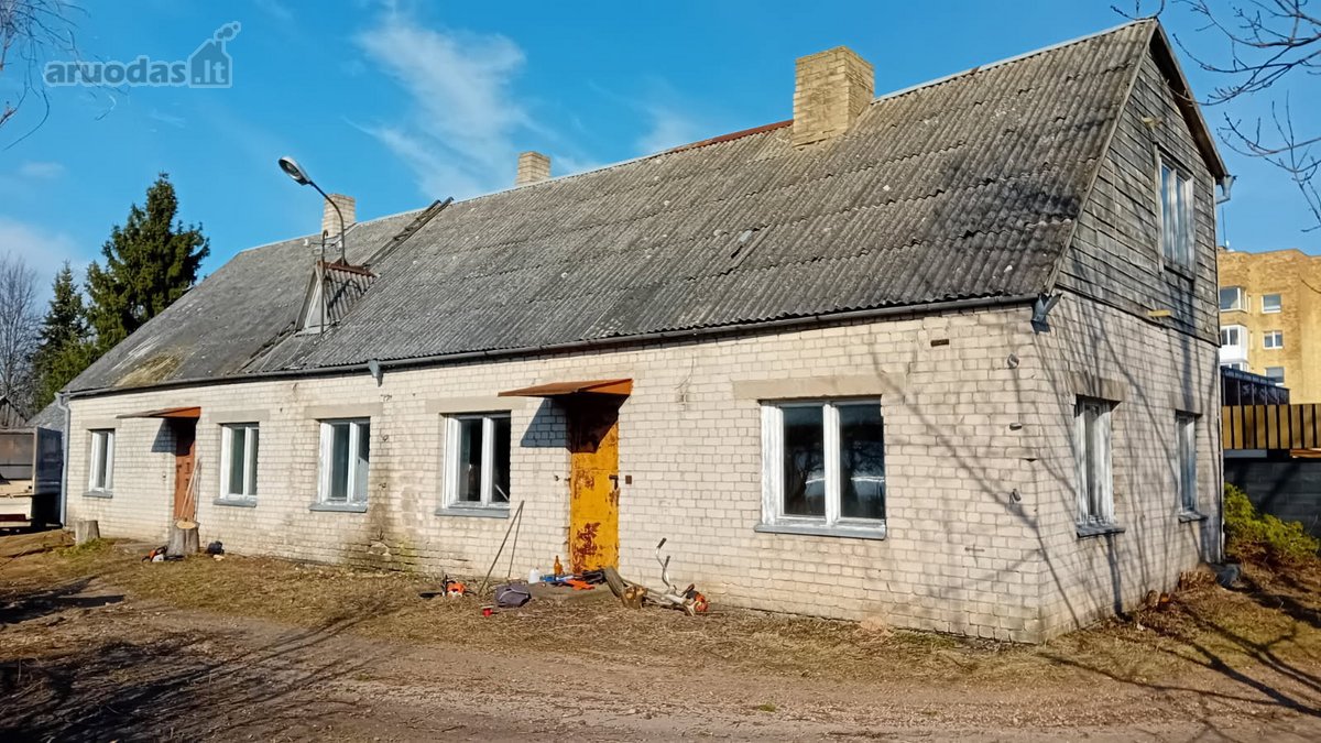 Parduodamas komercinis pastatas su atskiru