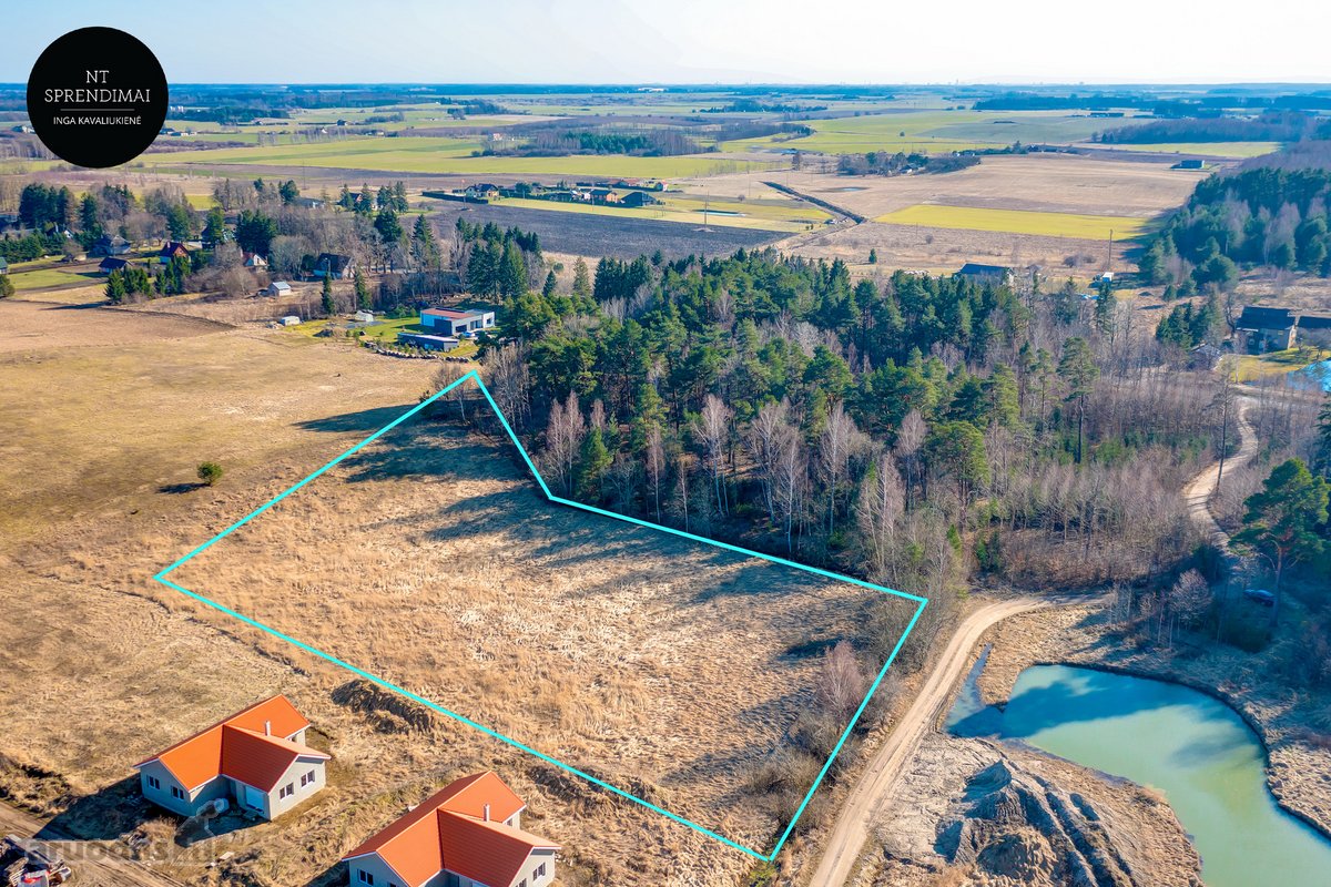 Kretingos rajone, Pryšmančių kaime, šalia
