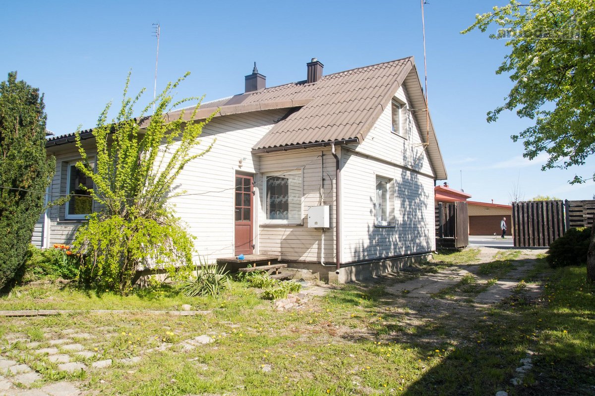 Dalis gyvenamojo namo su 12,36 arų žemės