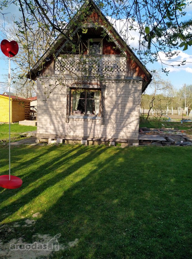 Parduodami du sklypai su sodo namuku. Namukui
