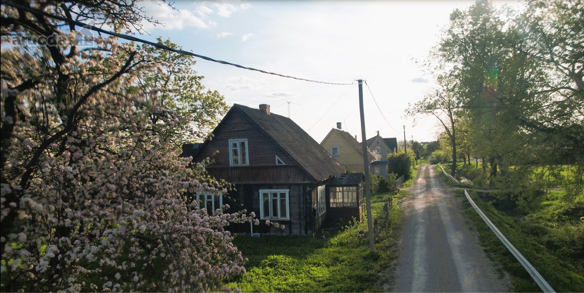 Parduodamas 15 arų sklypas su gyvenamuoju