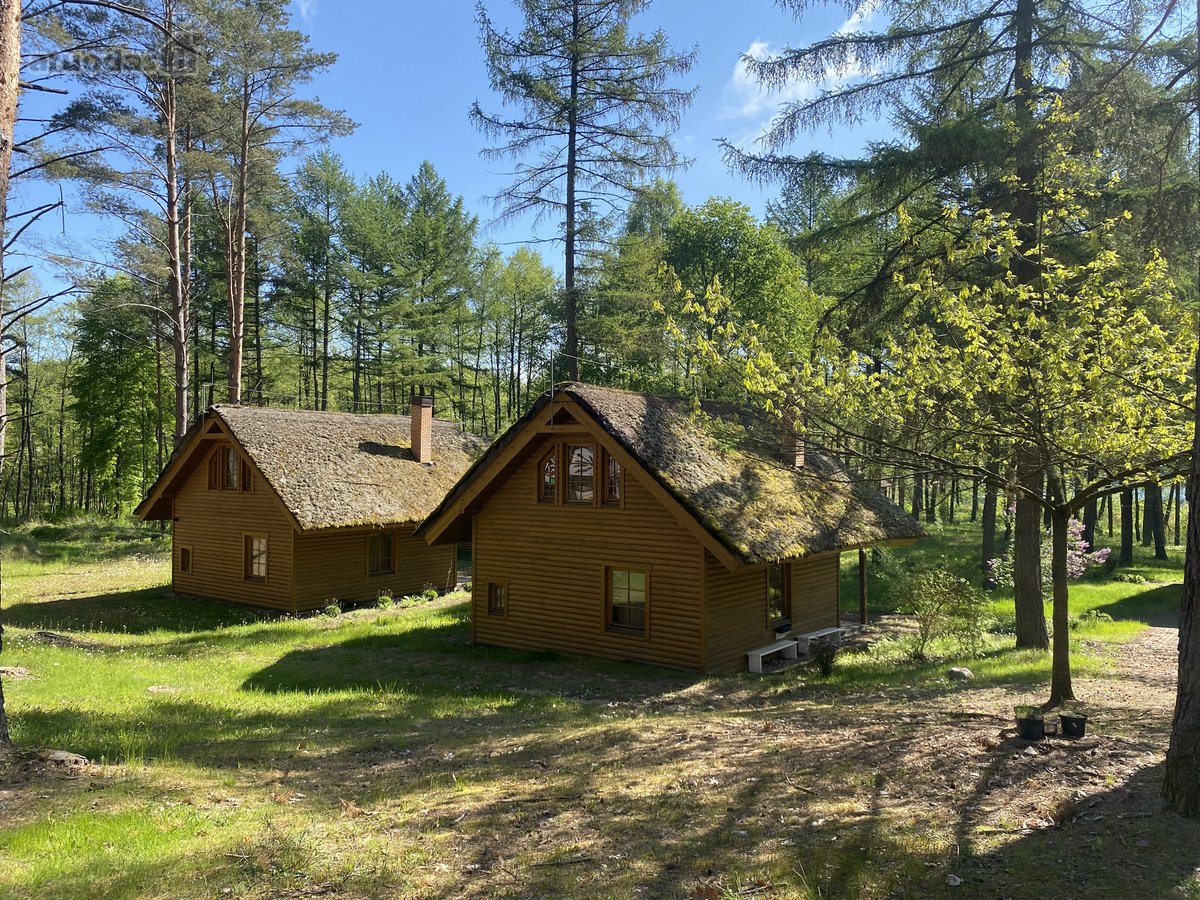 Išskirtinė Kaimo Turizmo Sodyba, Apsupta
