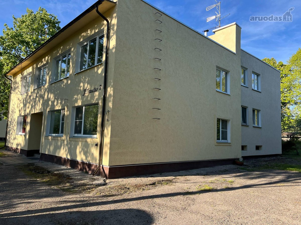 Parduodamas 3 kambarių įrengtas butas, su