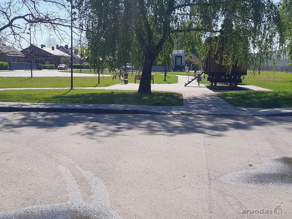 Namas miesto centre. Šalia didelė asfaltuota - nuotraukos Nr. 4