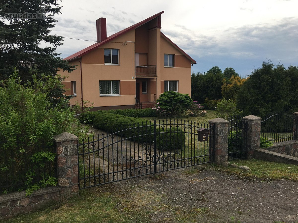 Parduodama išskirtinė sodyba esanti