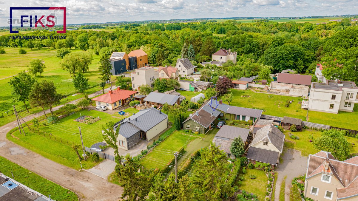 Parduodama Namo Dalis Su Sklypo Dalimi Ir