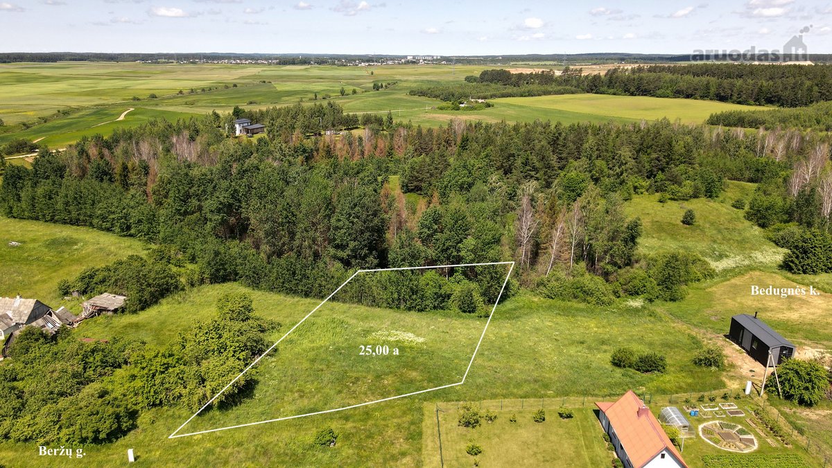 Prie pat Vilniaus m. parduodamas 25 arų namų