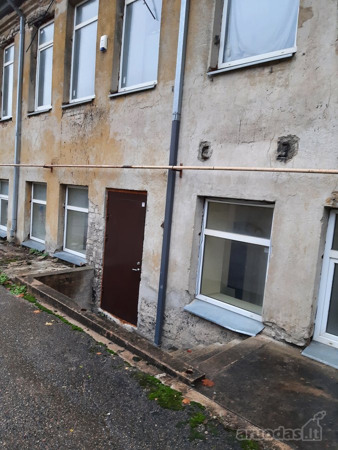 Išnuomojamos patalpos 500 kv.m. per du