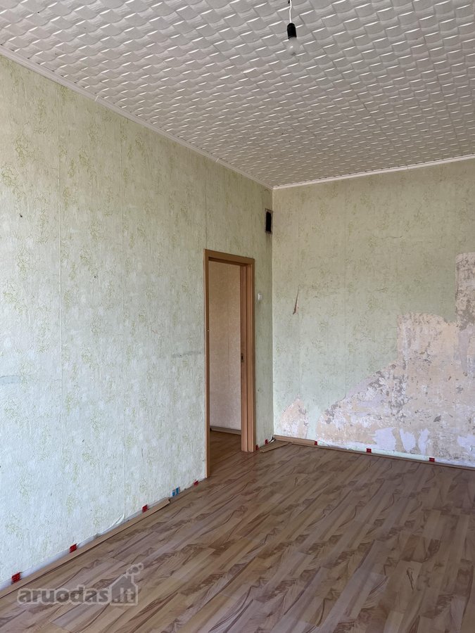 Parduodamas trijų kambarių butas pirmame - nuotraukos Nr. 2