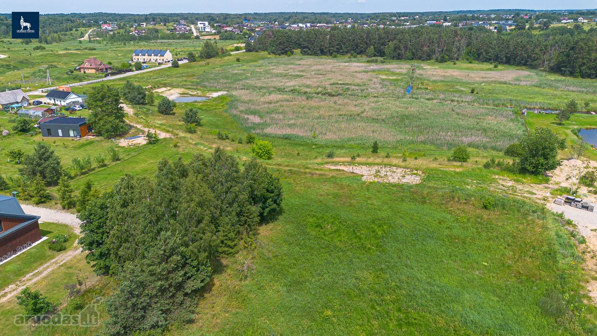 Parduodamas 10,11 a namų valdos sklypas