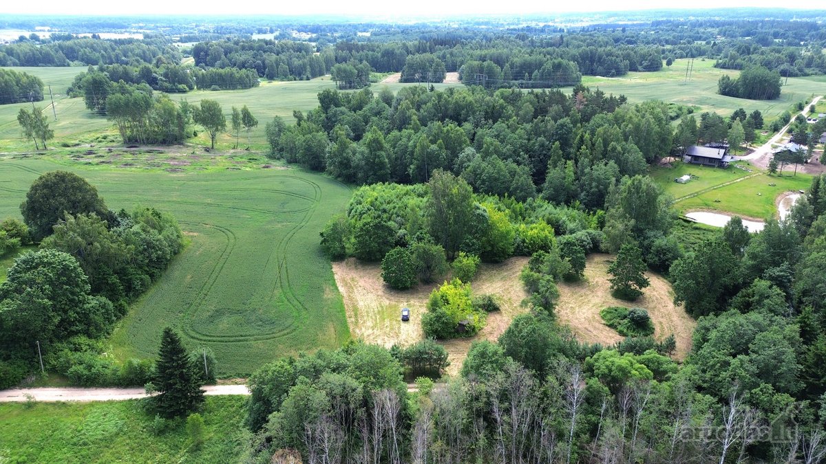 Parduodamas Unikalus, Erdvus Namų Valdos