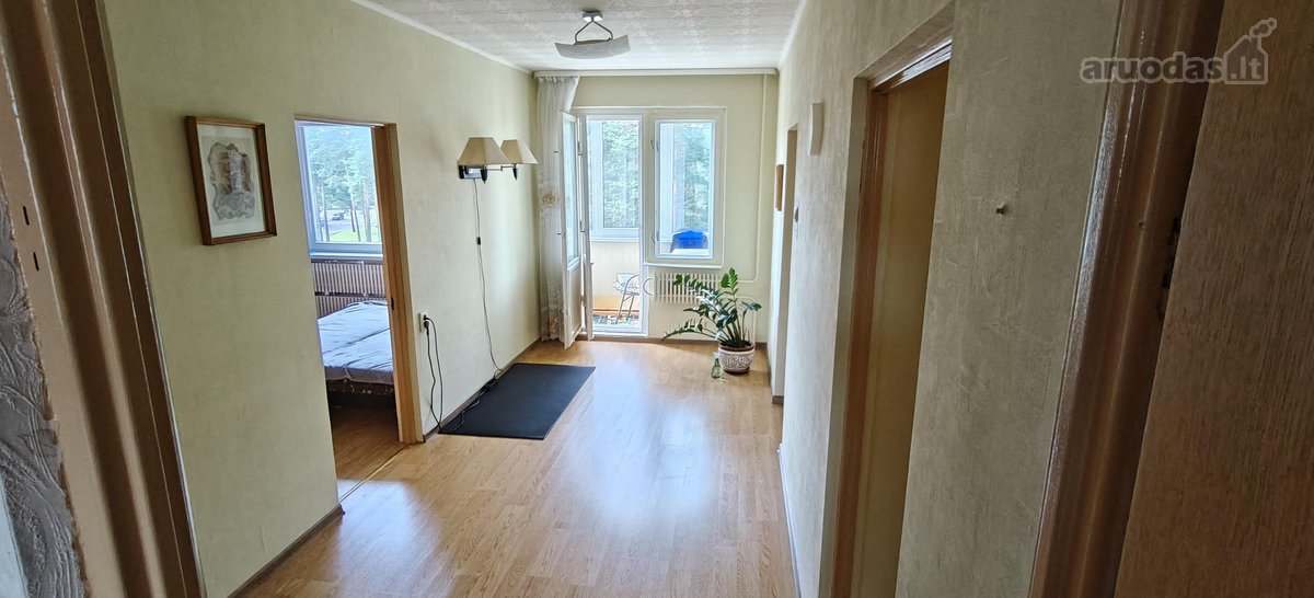 Parduodamas jaukus, labai šviesus 3 kambarių