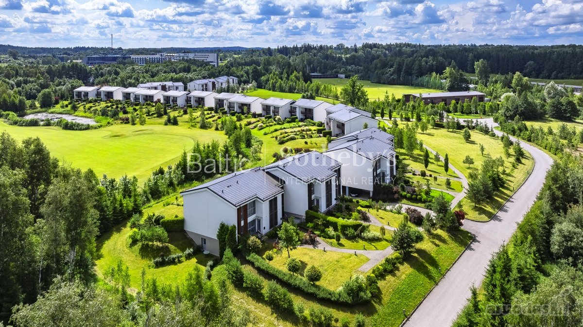 Prabangaus golfo aikštyne, apsuptame ežerų - nuotraukos Nr. 32