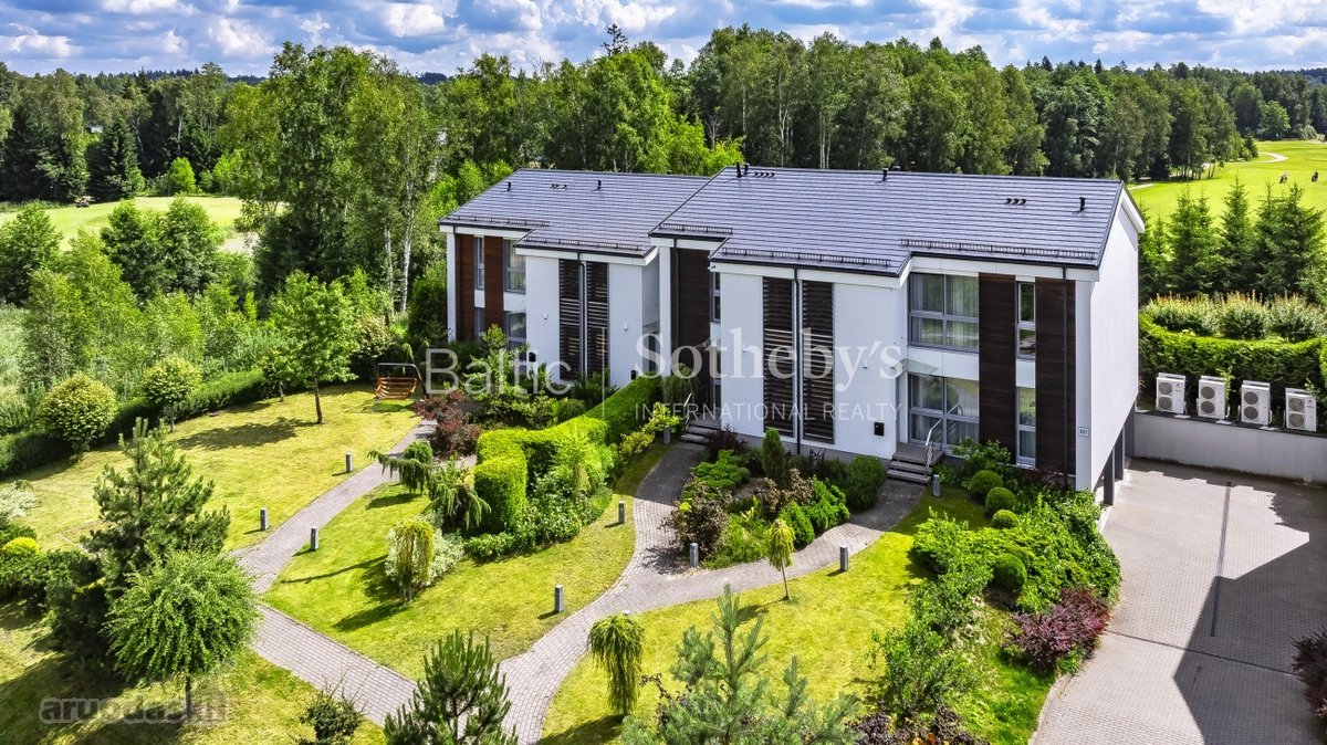 Prabangaus golfo aikštyne, apsuptame ežerų - nuotraukos Nr. 2