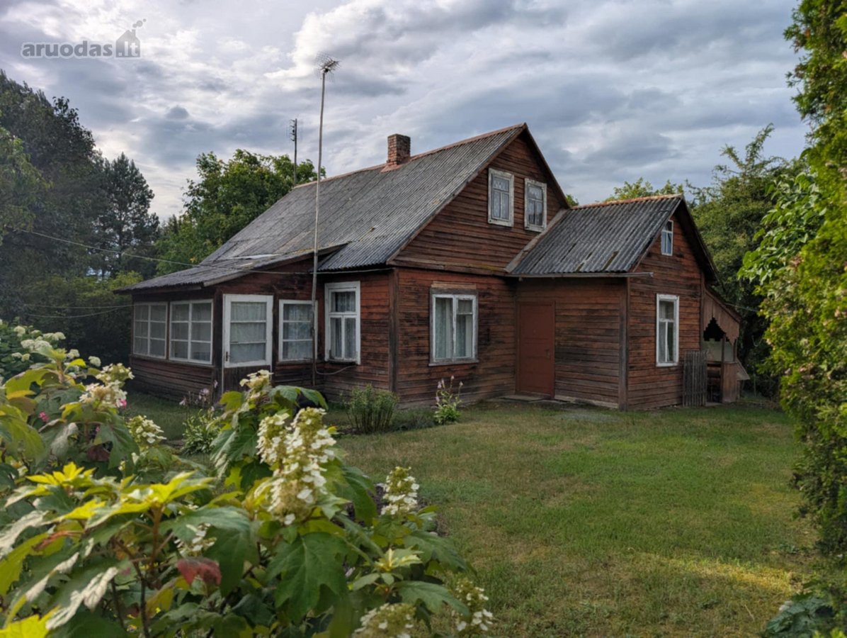 Parduodama sodyba su 2,7 ha sklypu ramioje