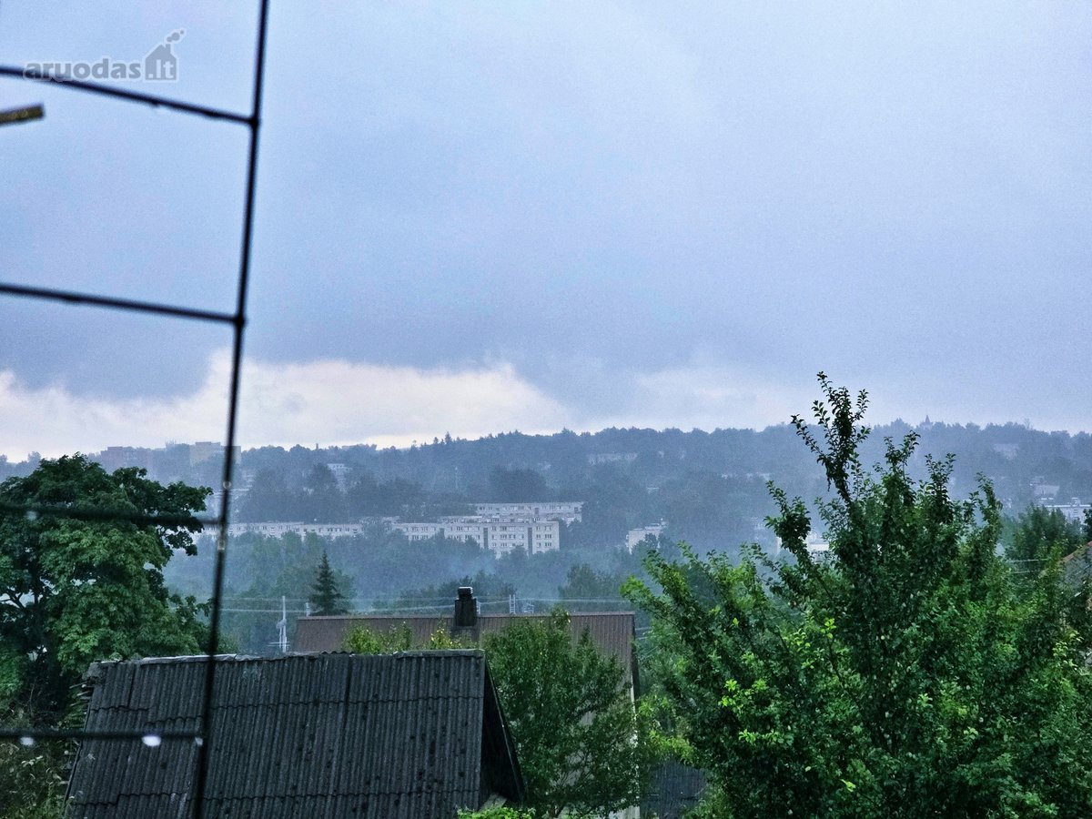 Parduodama neatidalinta namo dalis su atskirų