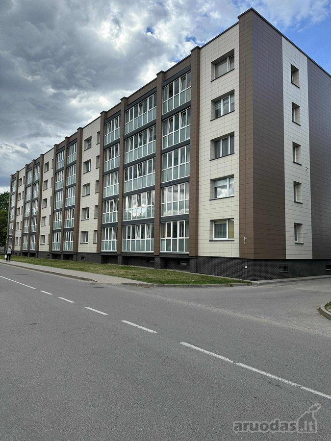 Parduodamas 4-kambariu butas, Telsiu mieste.