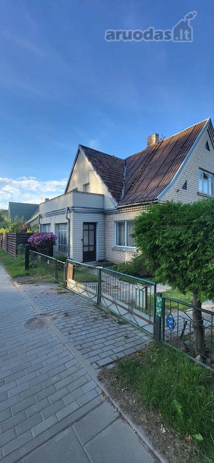 Mūrinio Namo Dalis Su Balkonu, Garažu,