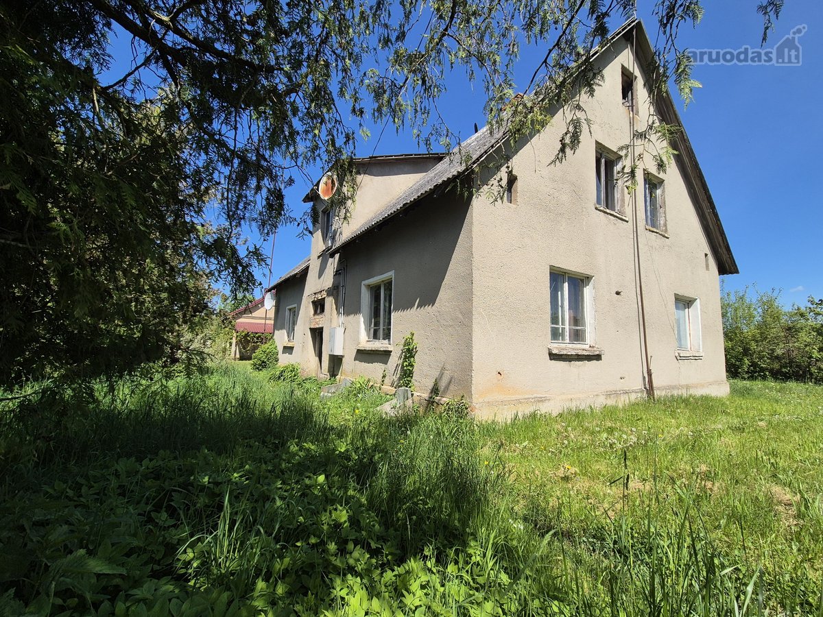 2 kambarių butas su pagalbiniais ūkio
