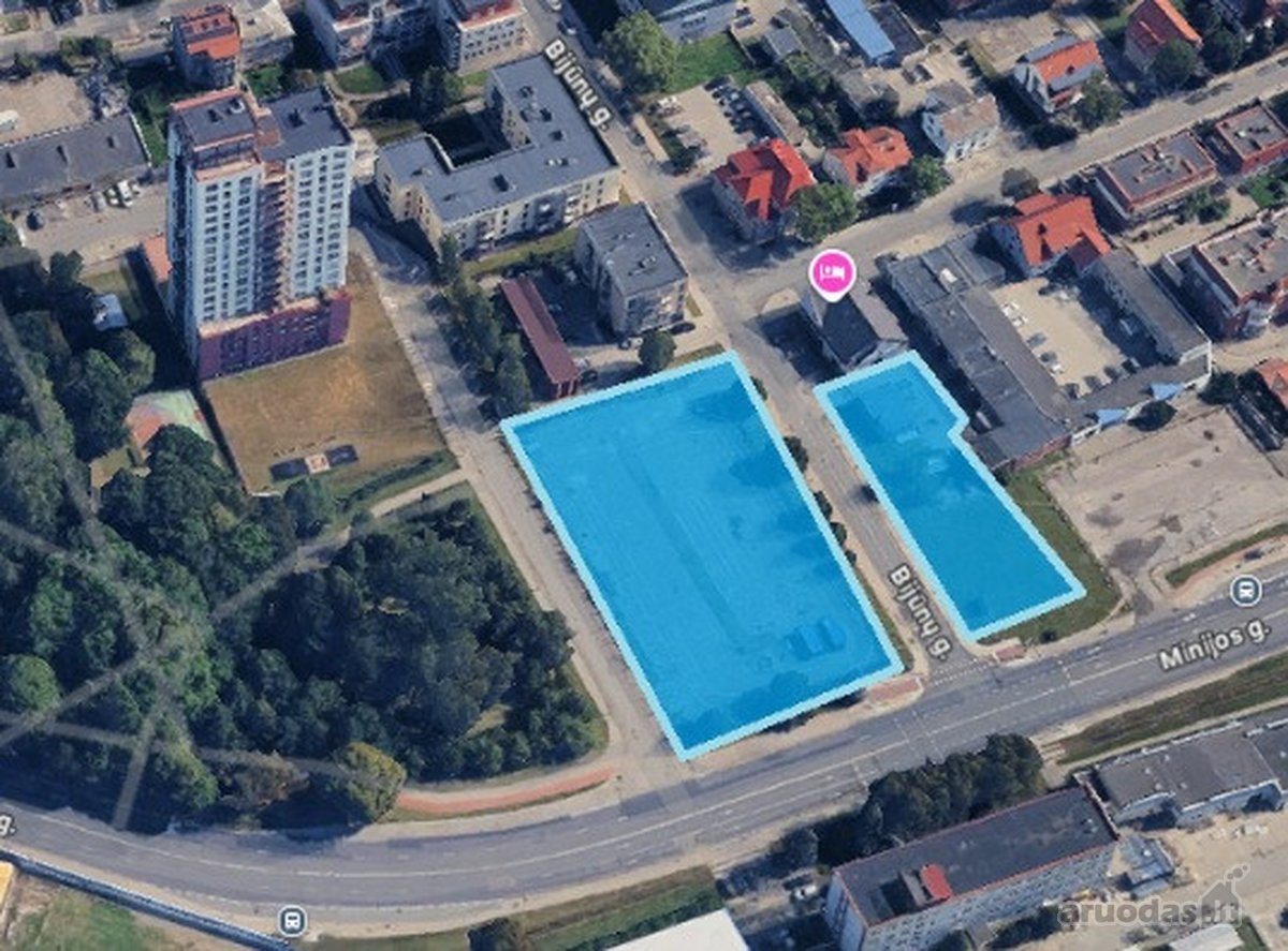 Parduodami du gretimi komerciniai sklypai su