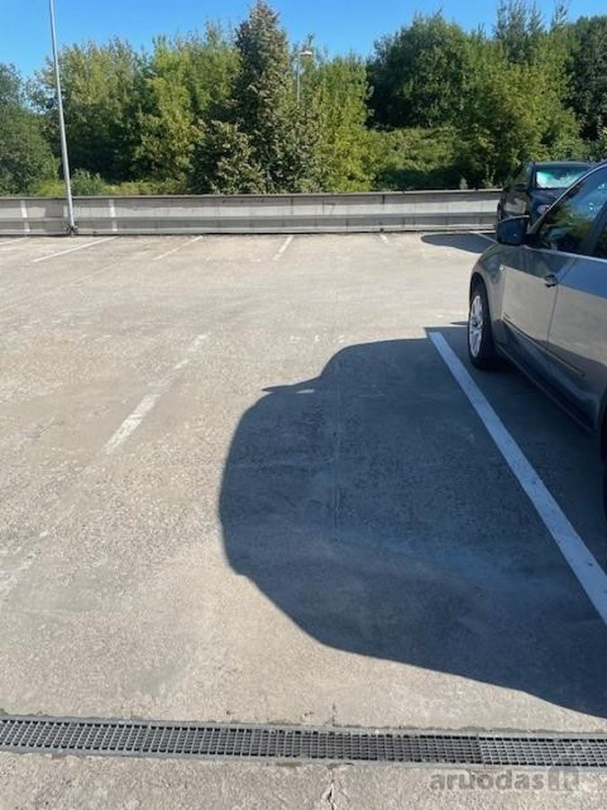 Parduodama parkavimo vieta