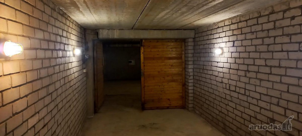 Garažas randasi prie "Jelo" kavinės. Garažas - nuotraukos Nr. 6