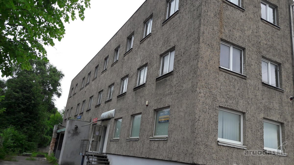 Parduodamas beveik visas 3 aukštų pastatas