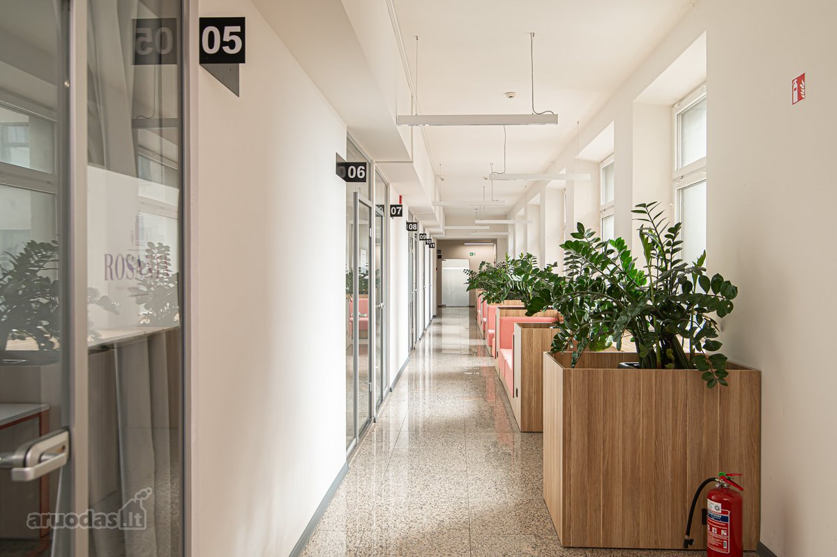 Parduodamos modernios administracinės