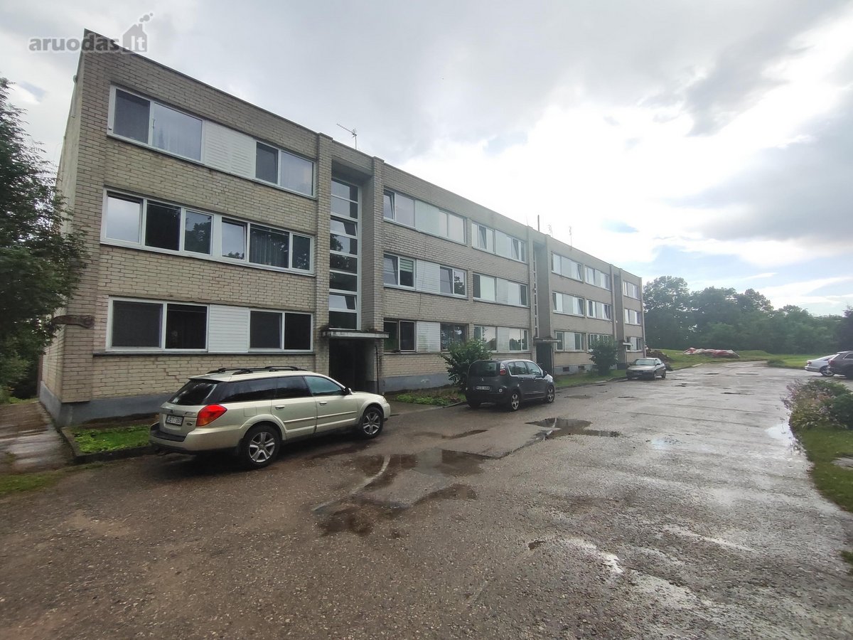 Parduodamas 3 kambarių 77 m2 butas su rūsiu,