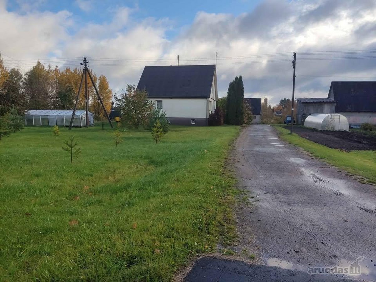 Parduodamas keturių kambarių namas Svirkų k.