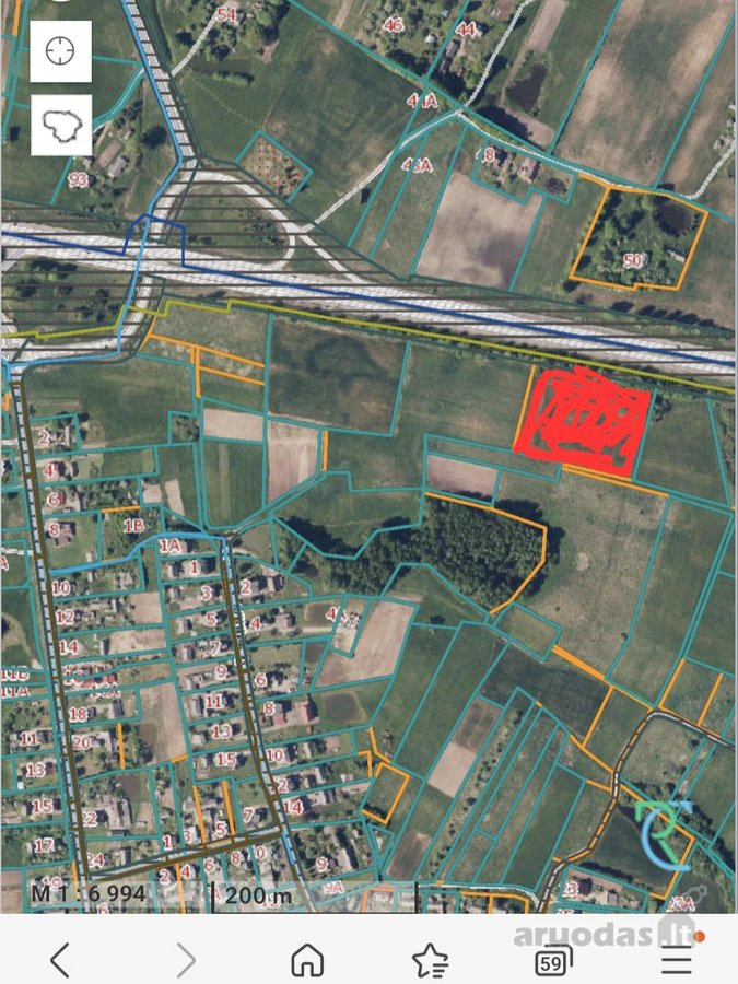 Sklypas prie didžiausią automobilių srautą