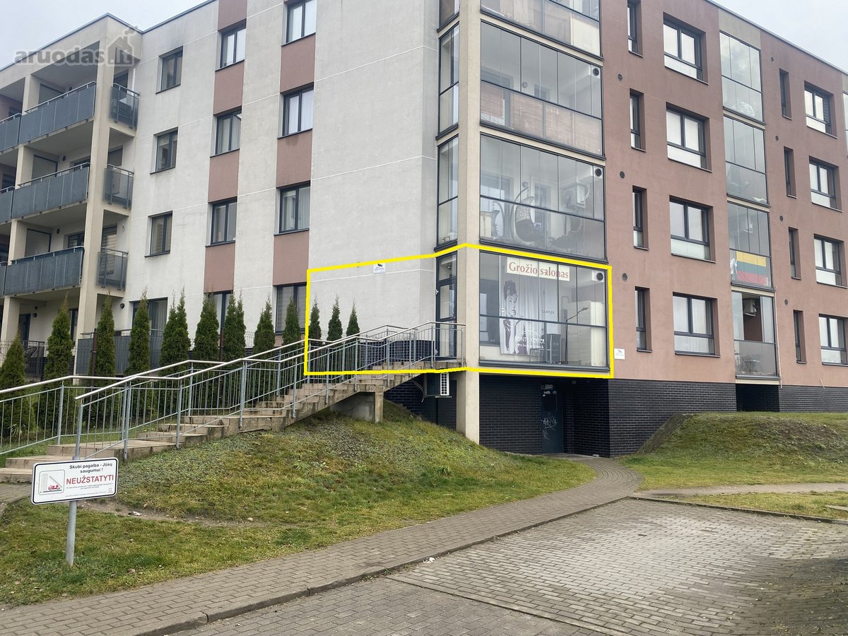 Negyvenamoji Patalpa – Grožio Salonas, Bajorų