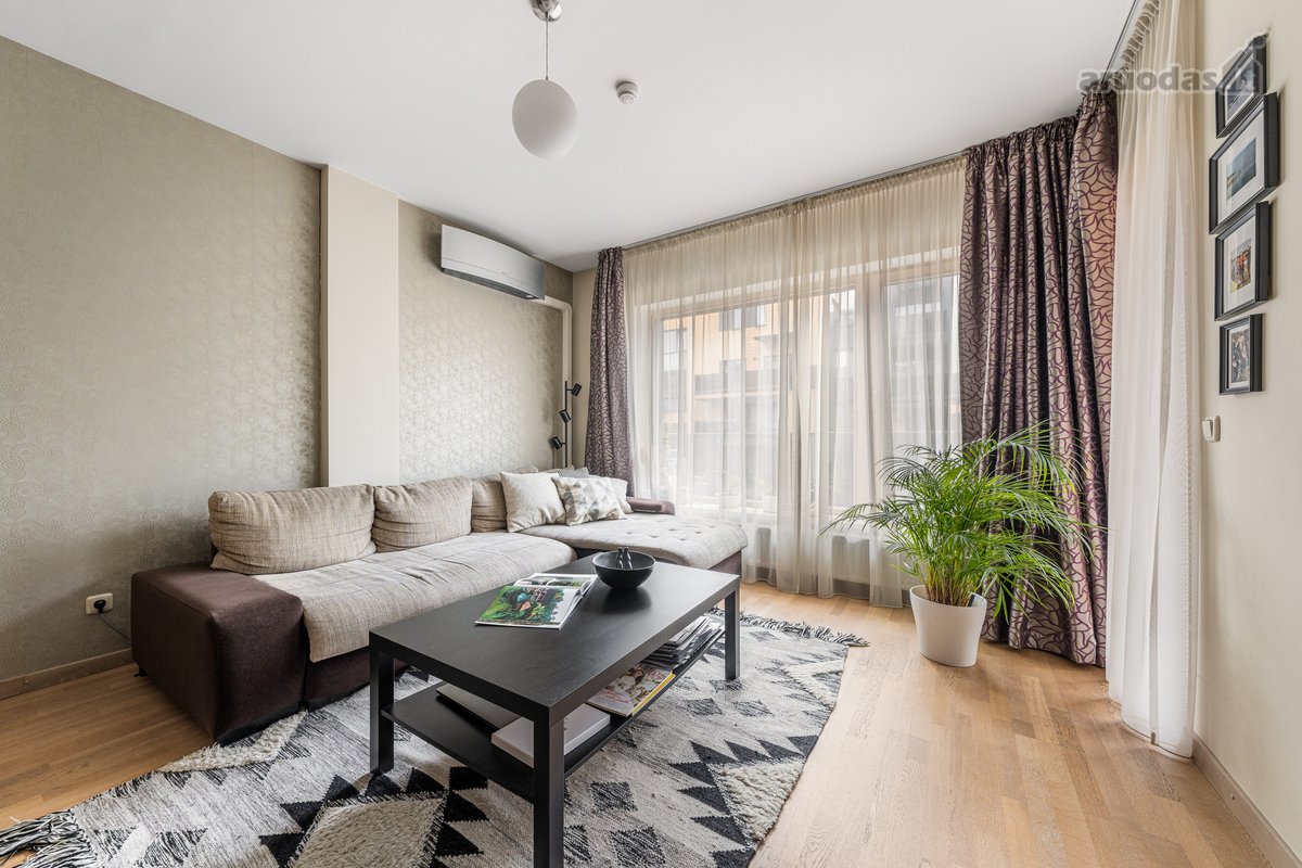 Parduodamas erdvus 2 kambarių butas projekte