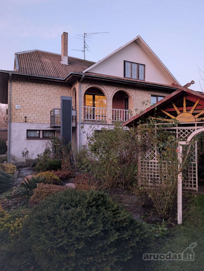 Lazdijų mieste, 20 arų sklype, Gėlyno g. 13