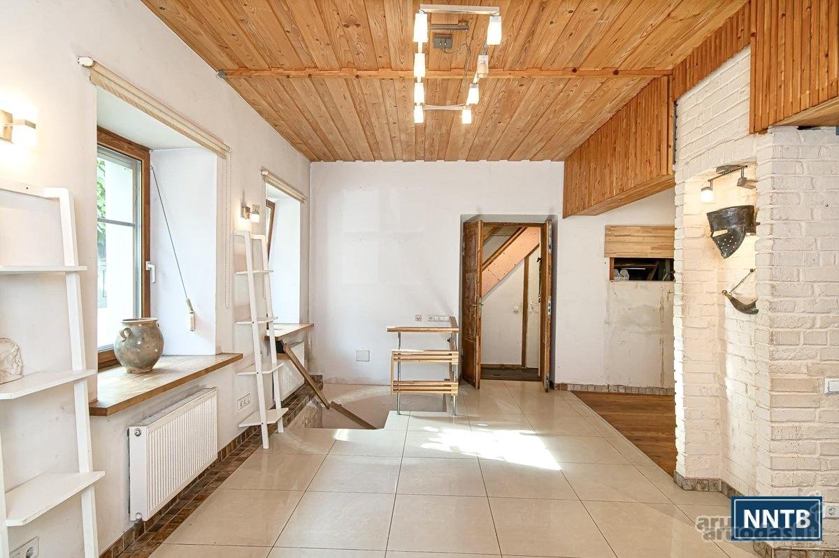 Parduodamas Šarmingas Autentiškas 3 Aukštų