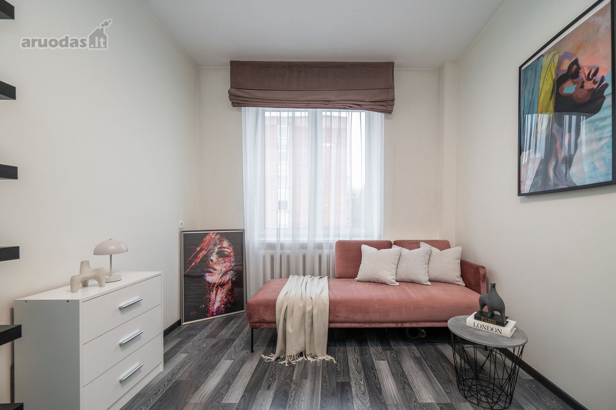 Parduodamas šiuolaikiškai įrengtas 3 kambarių