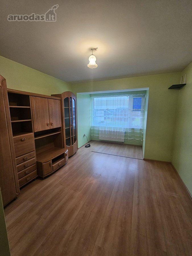 Parduodamas butas Lekėčių miestelio centre,