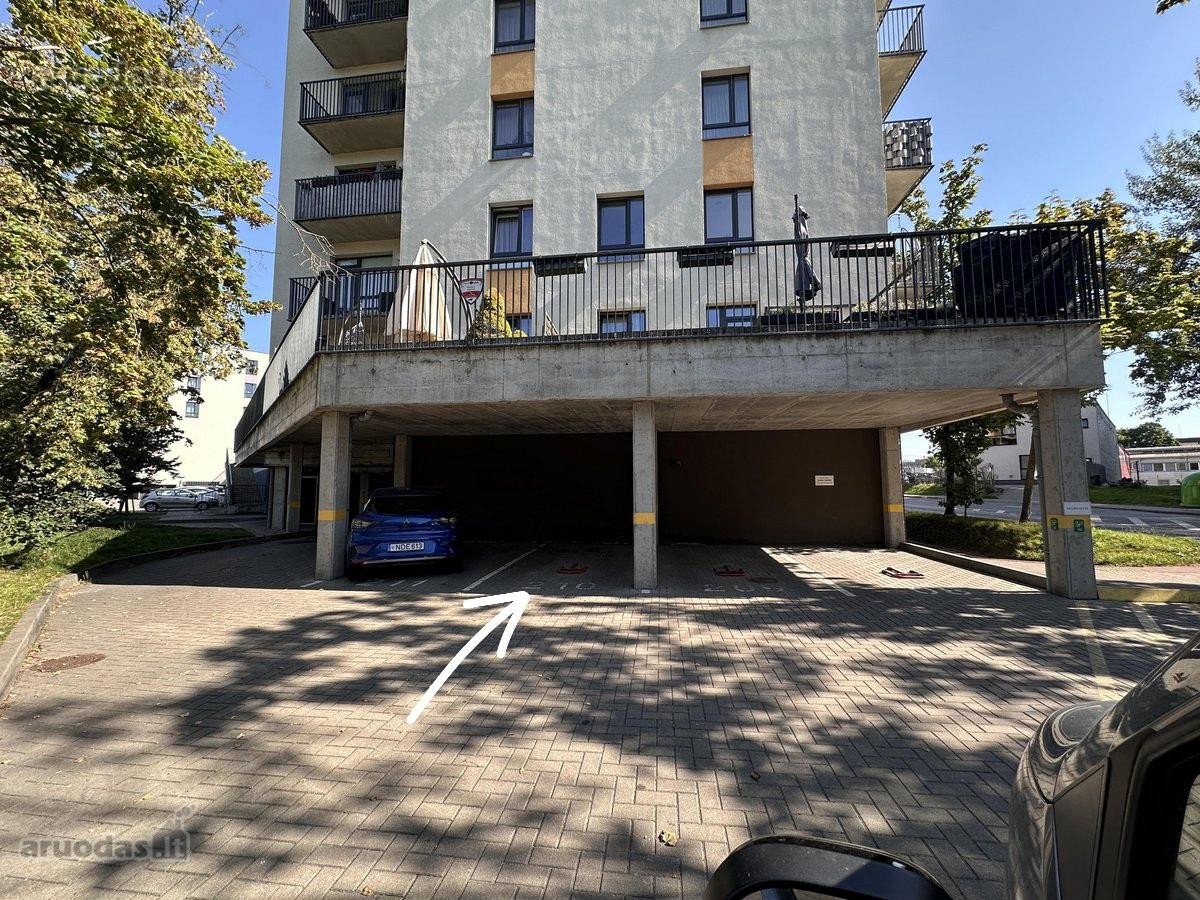 Nuomojama parkavimo vieta po stogeliu