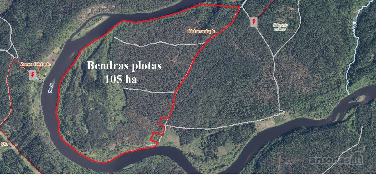 Vaizdingoje vietoje gamtos apsuptyje prie
