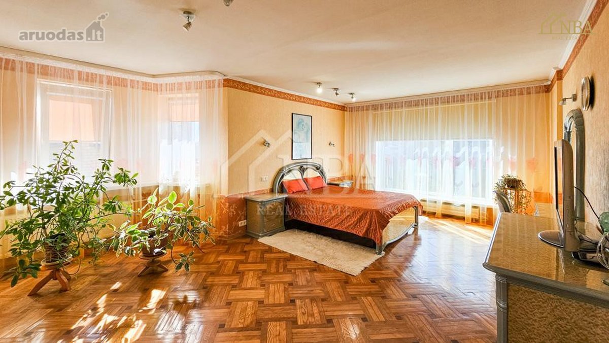 Jaukus ir erdvus namas Šiaulių miesto centre - nuotraukos Nr. 16