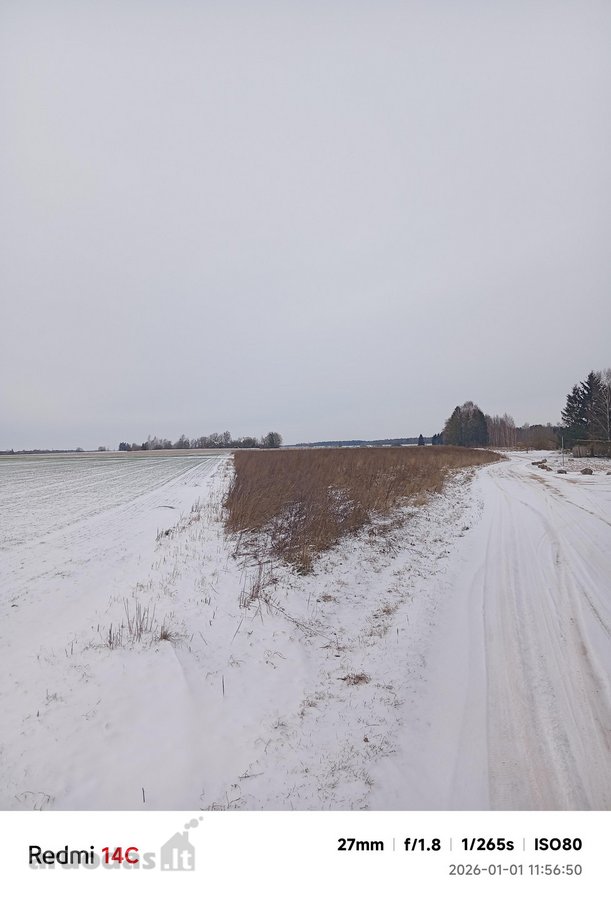 Parduodamas išskirtinoje vietoje žemes ūkio