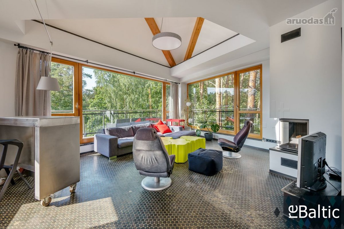 Erdvūs trijų-keturių kambarių apartamentai su
