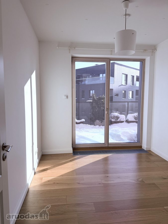 Išnuomojamas šviesus 3 k. butas su didele 30 - nuotraukos Nr. 12